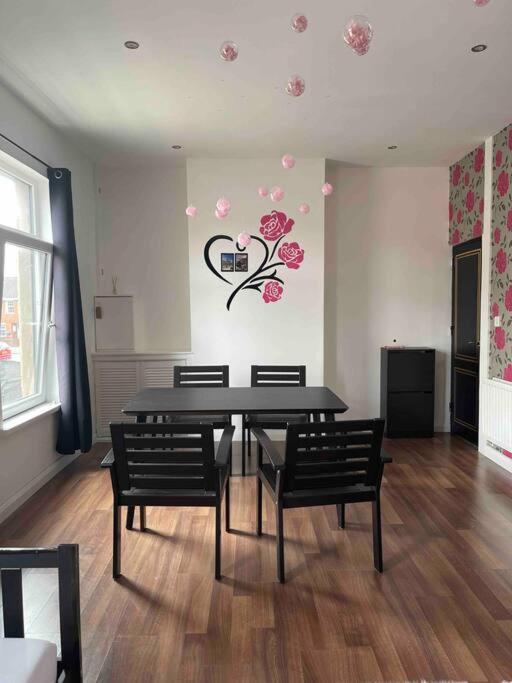 בלפסט Entire Pinkapt - Free Parking - Up To 4 Guests - 3 Beds - Close To City Centre מראה חיצוני תמונה