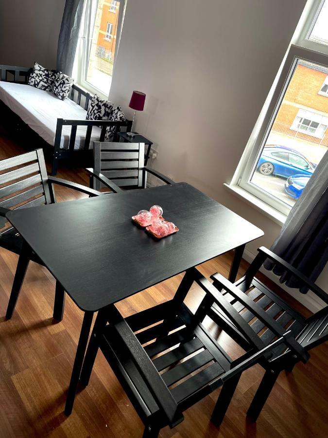 בלפסט Entire Pinkapt - Free Parking - Up To 4 Guests - 3 Beds - Close To City Centre מראה חיצוני תמונה